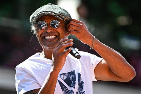  Yannick Noah Konserinde Sıradışı Bir Gösteri: Fransız Yıldızı Müzikle ve Şakalarla Kalpleri Fethetti!