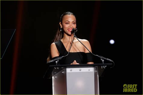 Zoe Saldana’ın İstanbul Konserinde Olağanüstü Dans Gösterisi: Aksiyon Yıldızı Yeni Bir Yeteneğini Sergiliyor!